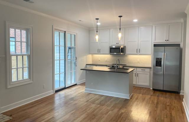 2 bedroom 2 bath Renovated in Heathwood