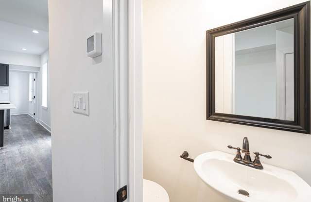 2221 FEDERAL Street unit: 1