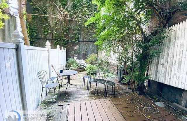128 ST MARKS PLACE