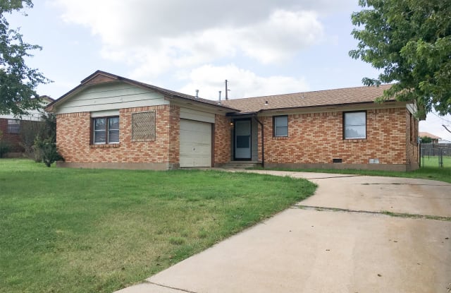 4311 NW Ridgecrest Dr. - 4311 Northwest Ridgecrest Drive, Lawton, OK 73505