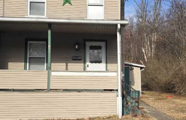 Charming 2 Bed / 1 Bath Single Family Home in Lansford with Front Porch & Yard!