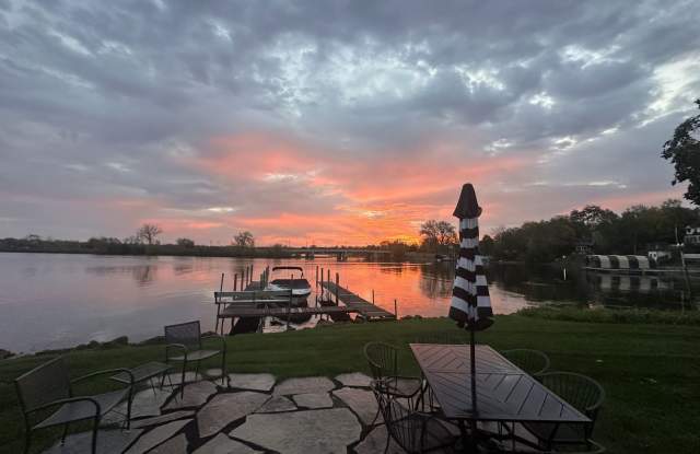 Lake Minnetonka Lakeshore!!