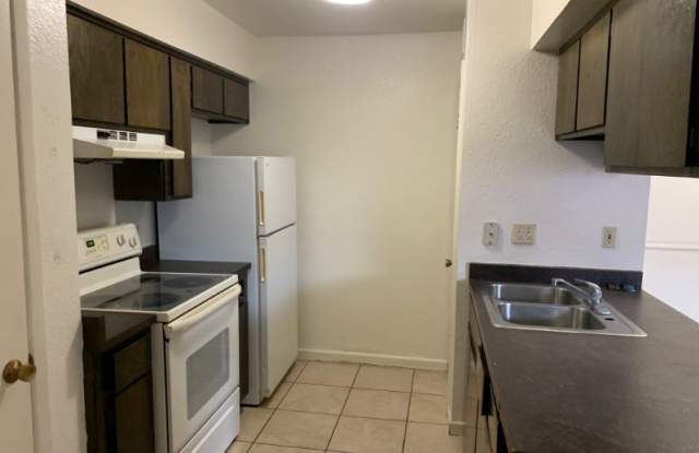 1222 W 20th Pl