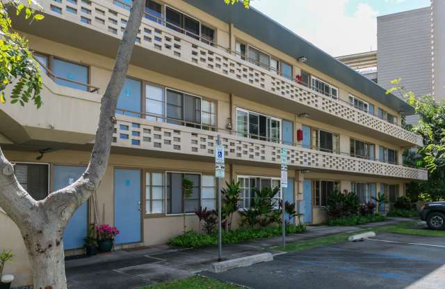 Convenient 1 Bedroom Close To Everything - 1821 Lipeepee Street, Honolulu, HI 96815