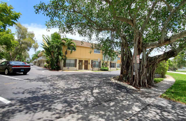 4869 NW 9th DR