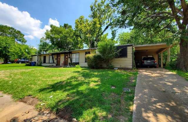 127 Vandenburg Drive - 127 Vandenburg Drive, Denison, TX 75020