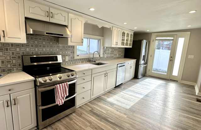 6 Narragansett Avenue