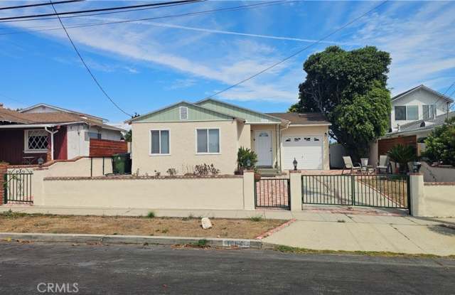 1064 W 31st Street