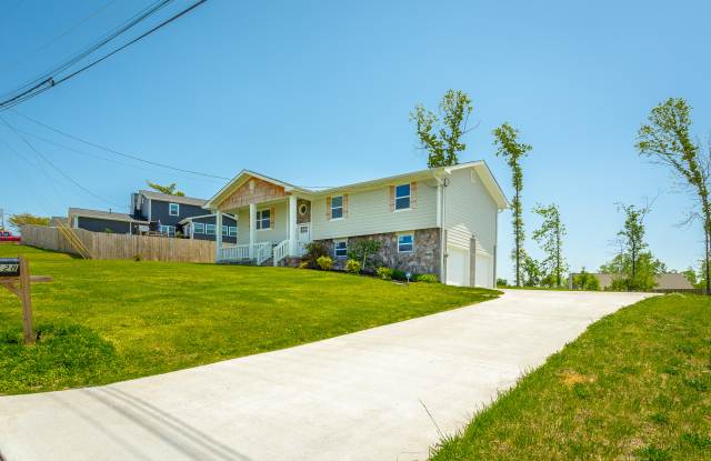 8128 Fallen Maple Dr