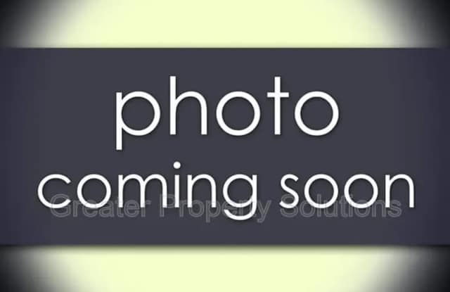 414 E Commercial Ave