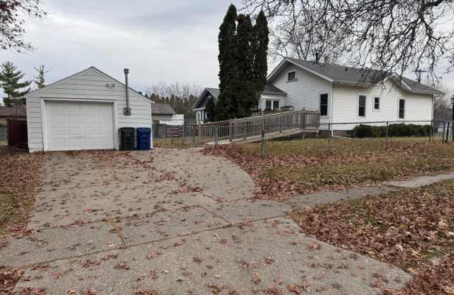 3122 W LOCUST Street