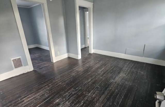 Photo of Upper three bedroom on West Side gas included