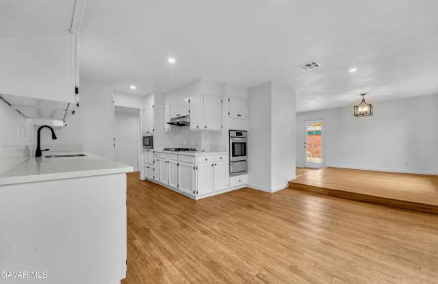 Photo of 44526 Stanridge Avenue