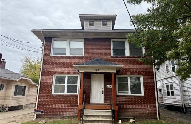 810 Thayer Street unit: 3