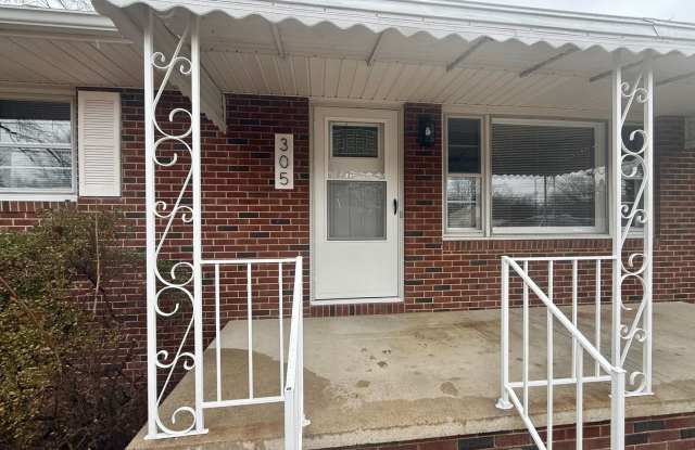 Three bedroom, 1.5 bath house in Burlington