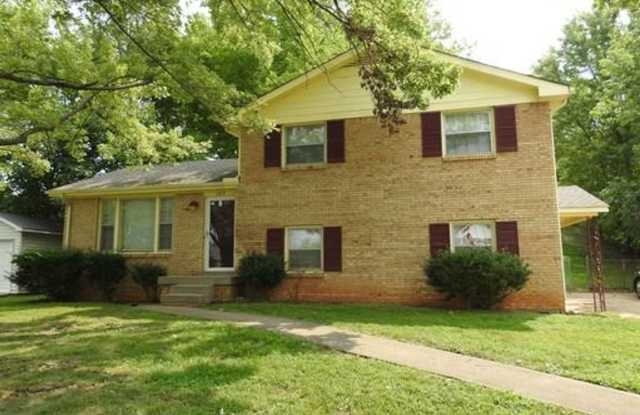 Photo of 4 Bedroom 1.5 Bath near Dover Rd!