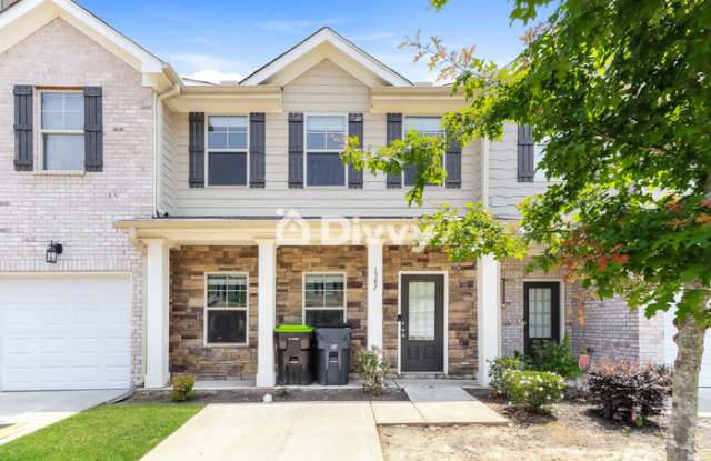 1587 Iris Walk