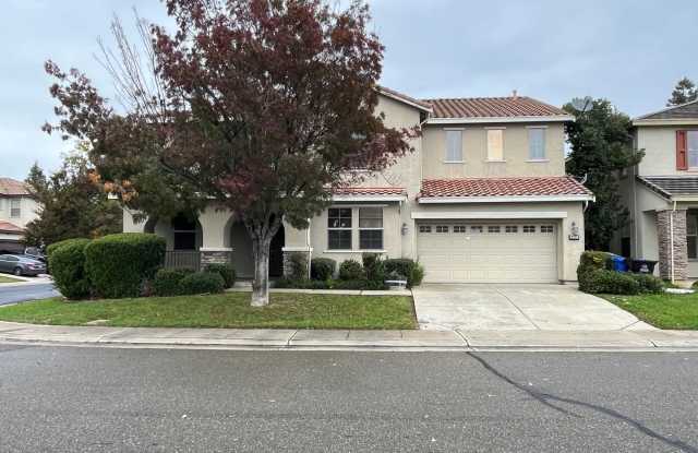 Exceptional 4BR/3BA/3 Car Tandem Garage in Elk Grove | 3140 SF | Tenant Pays $195 monthly for WS