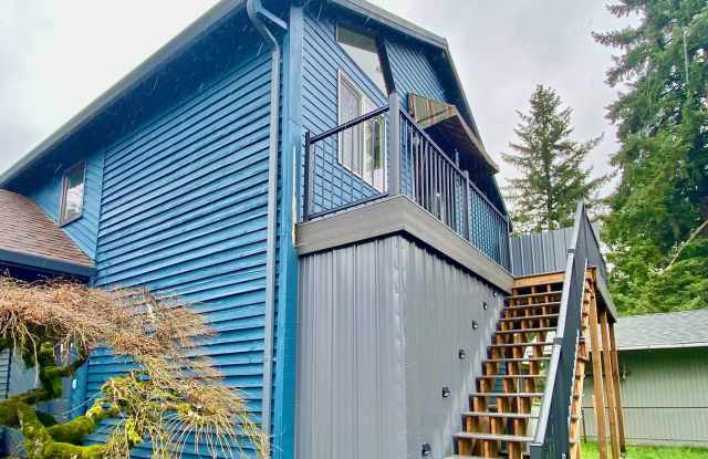 Photo of PRIVATE, SPACIOUS GLADSTONE STUNNER!! ALL UTILITIES INCLUDED!!