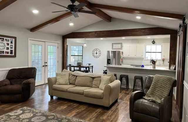 9530 Brookhollow Dr