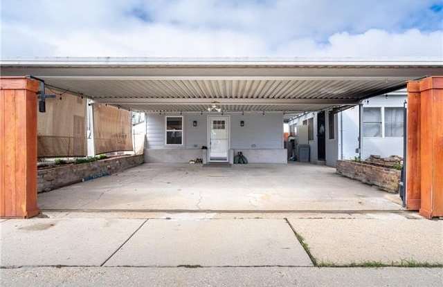 8502 EDINBURGH Street