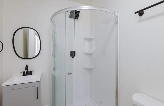 4242 Tarkin Avenue - Room 8