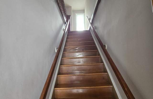 Photo of 5709 LEONARD Street unit: 2Nd Fl