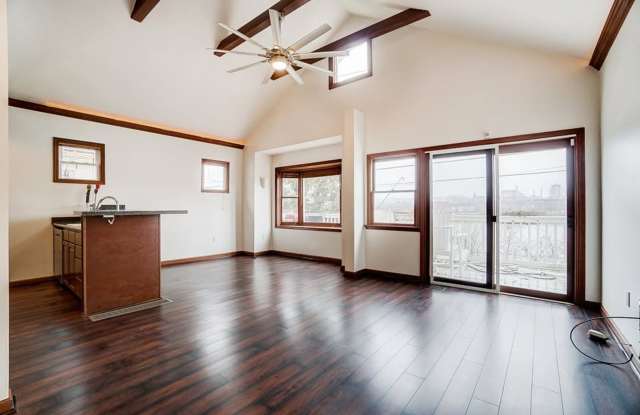 One Bedroom Loft in Covington!!