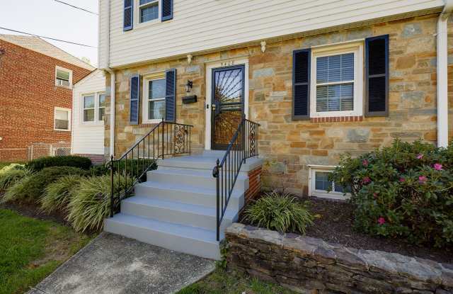 Charming 3BR/2BA Hyattsville Gem! Bonus Room  Sunroom — Move-In Ready!