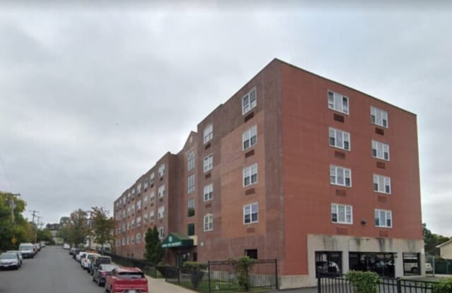 Harbor View Lynn Ma Apartments For Rent [ 415 x 640 Pixel ]