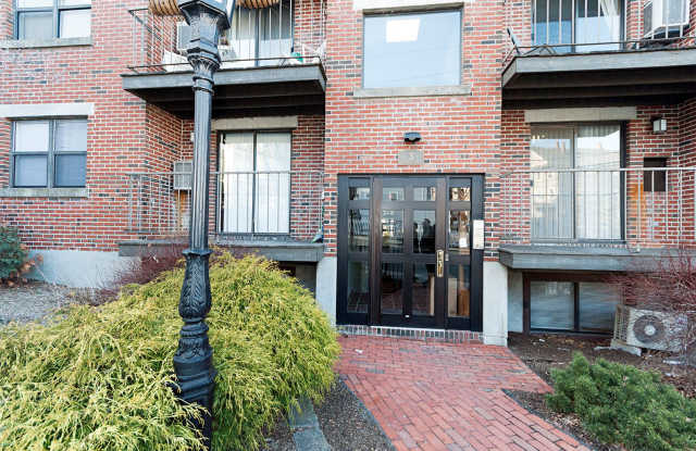 Great 1 Bed with Washer and Dryer in Unit! (Allston) WiFi Included