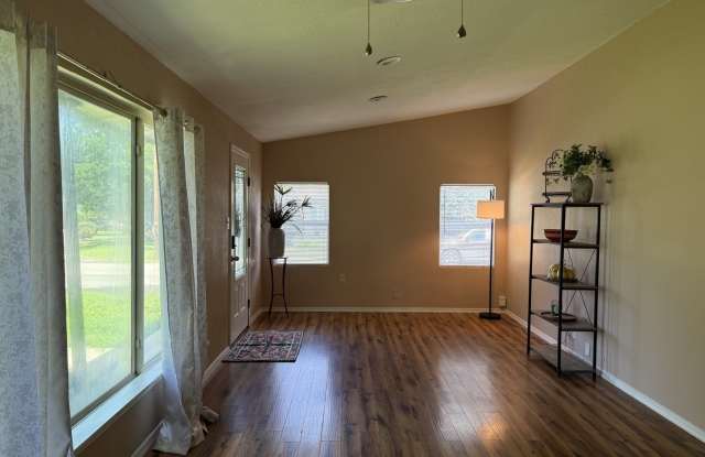 438 Sumner Dr.