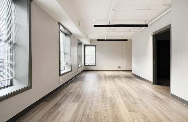 Photo of 1365 WISCONSIN Avenue NW unit: 2