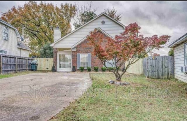 7035 Laura Cir S - 7035 Laura Circle South, Memphis, TN 38133