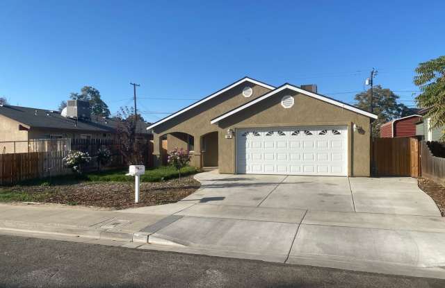 Photo of Spacious and New with Solar in Central Hanford