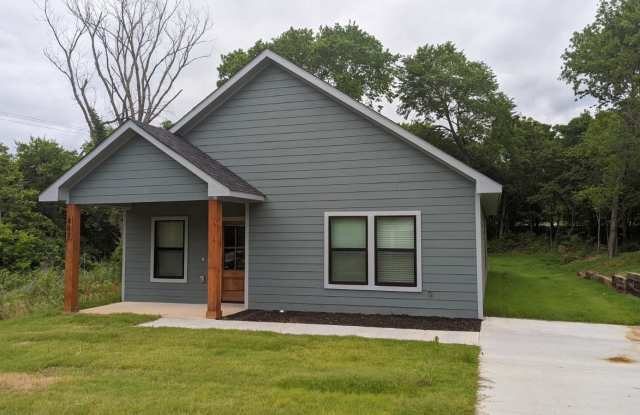 407 East Monterey Street - 407 East Monterey Street, Denison, TX 75021