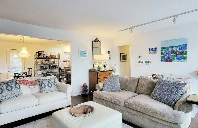 4 Candlewood Knolls Road