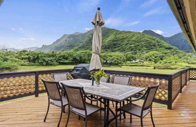 Perfect Location on 5 Acres, Walk to Beach, Open Concept w/ Breeze  Views