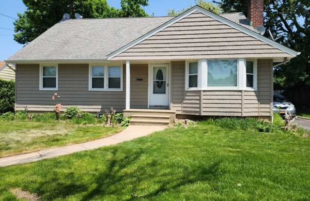 22 Roxbury Road