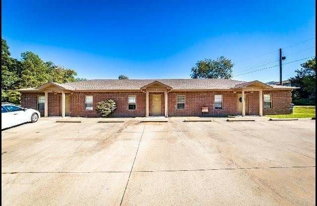 Photo of 400 E Locust B