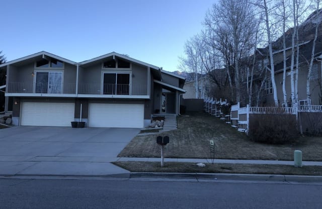 4687 Naniloa Dr - 4687 S Naniloa Dr, Holladay, UT 84117