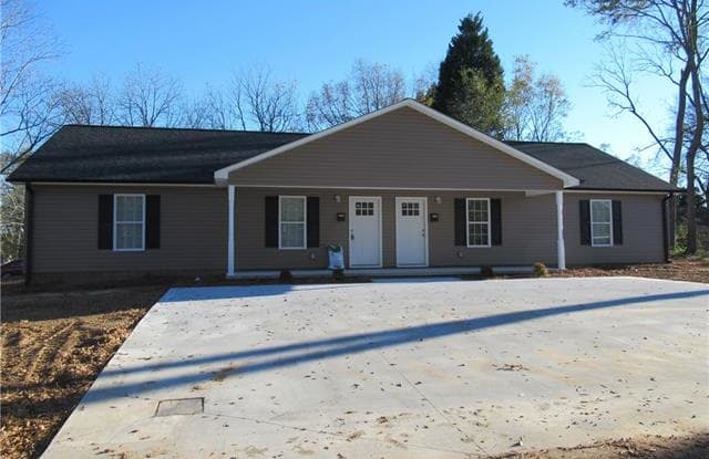 720 E Mcbee Street - 720 Mcbee Street, Lincolnton, NC 28092