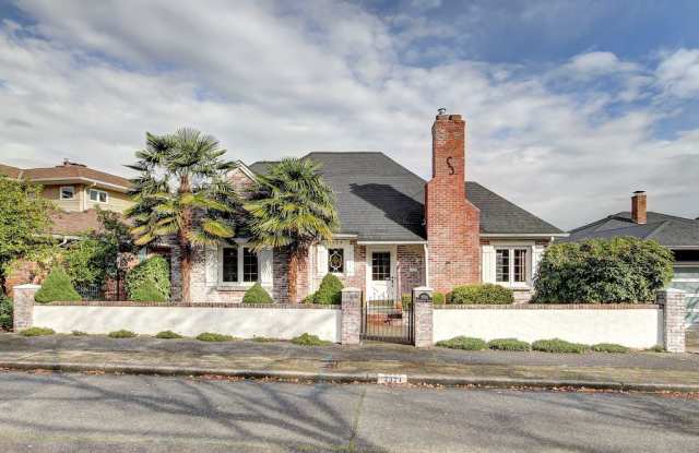 Photo of Beautiful Magnolia Home with a VIEW!
