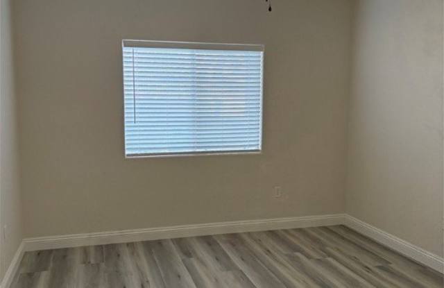 1050 E Cactus Avenue