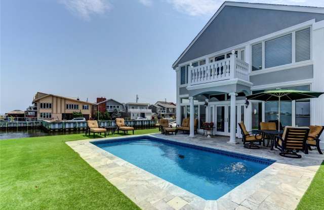 609 E Bay Drive