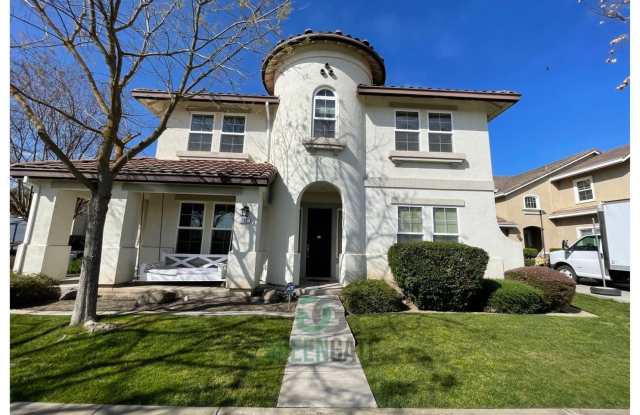 Gorgeous Oakdale Home Ready!! - 792 Jasmine Court, Oakdale, CA 95361