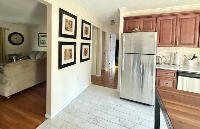 9 Endicott St unit: 3