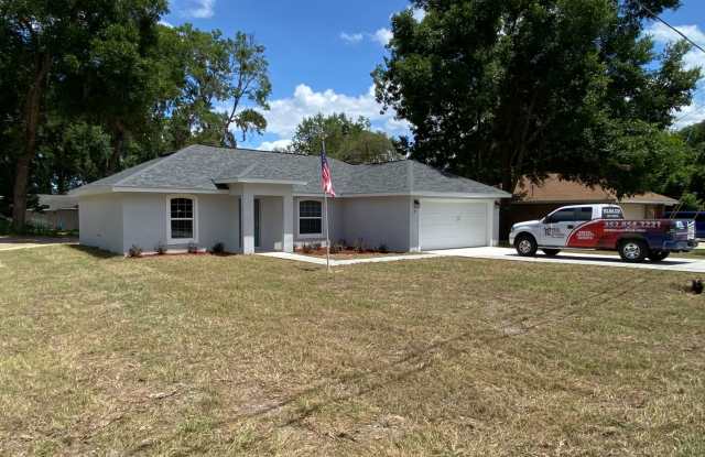 Desirable SE Ocala Neighborhood 3/2/2 **Won't Last**