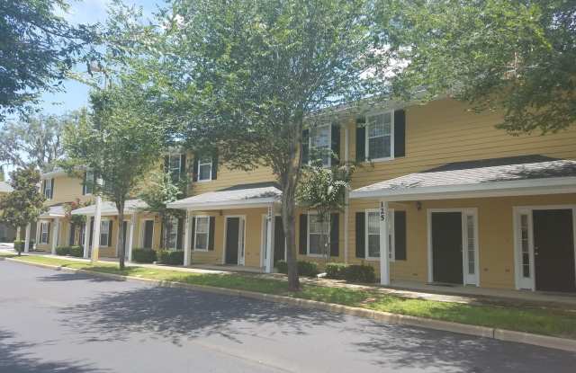 2933 SW 35th Place #124 - Woods Edge South