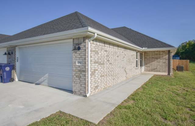 Photo of 3 Bedroom 2 Bath Duplex in Prairie Grove!!